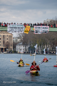 #Canoes2Paris action on the Bassion la Villette canal in Paris